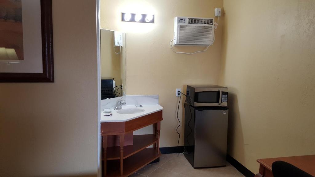 Budget Inn - Keokuk Main image 1